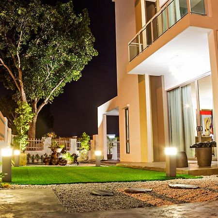 R Residence Jelutong Екстер'єр фото