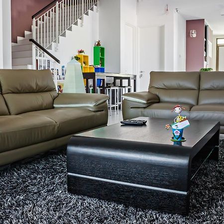 R Residence Jelutong Екстер'єр фото