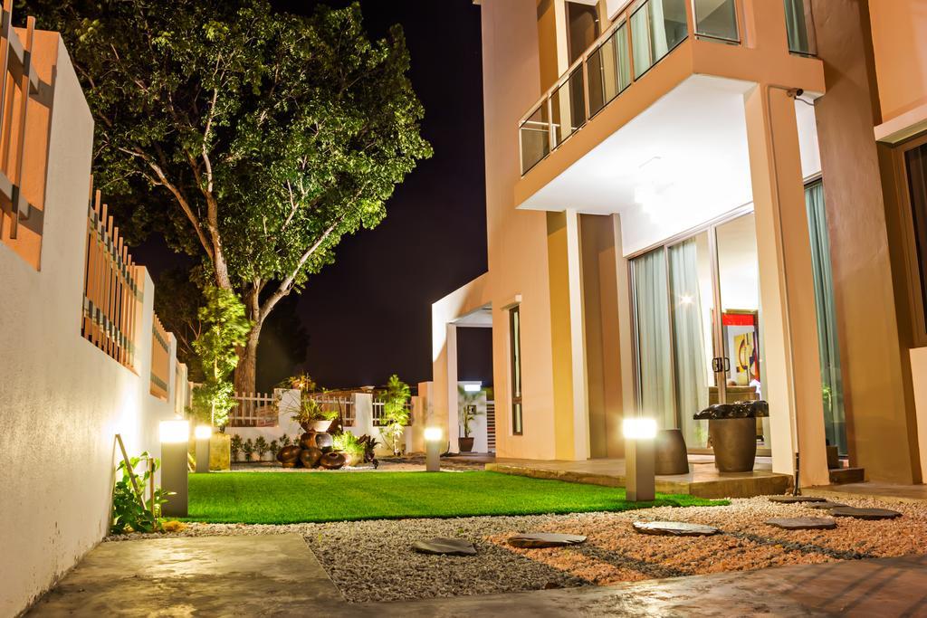 R Residence Jelutong Екстер'єр фото
