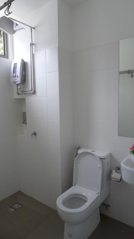 R Residence Jelutong Екстер'єр фото
