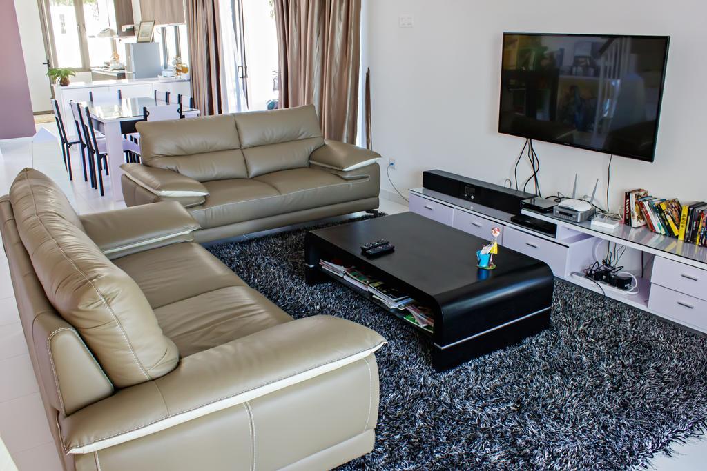 R Residence Jelutong Екстер'єр фото