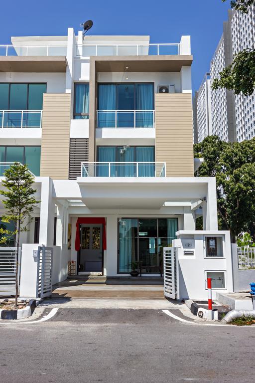 R Residence Jelutong Екстер'єр фото