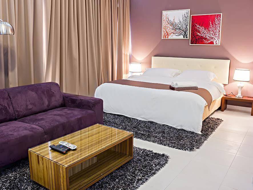 R Residence Jelutong Екстер'єр фото